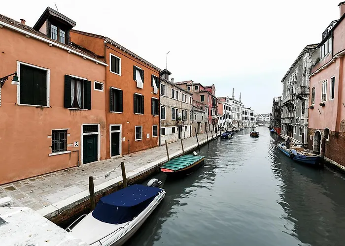 Bluesky - Cannaregio Court Of Venice By Wonderful Italy